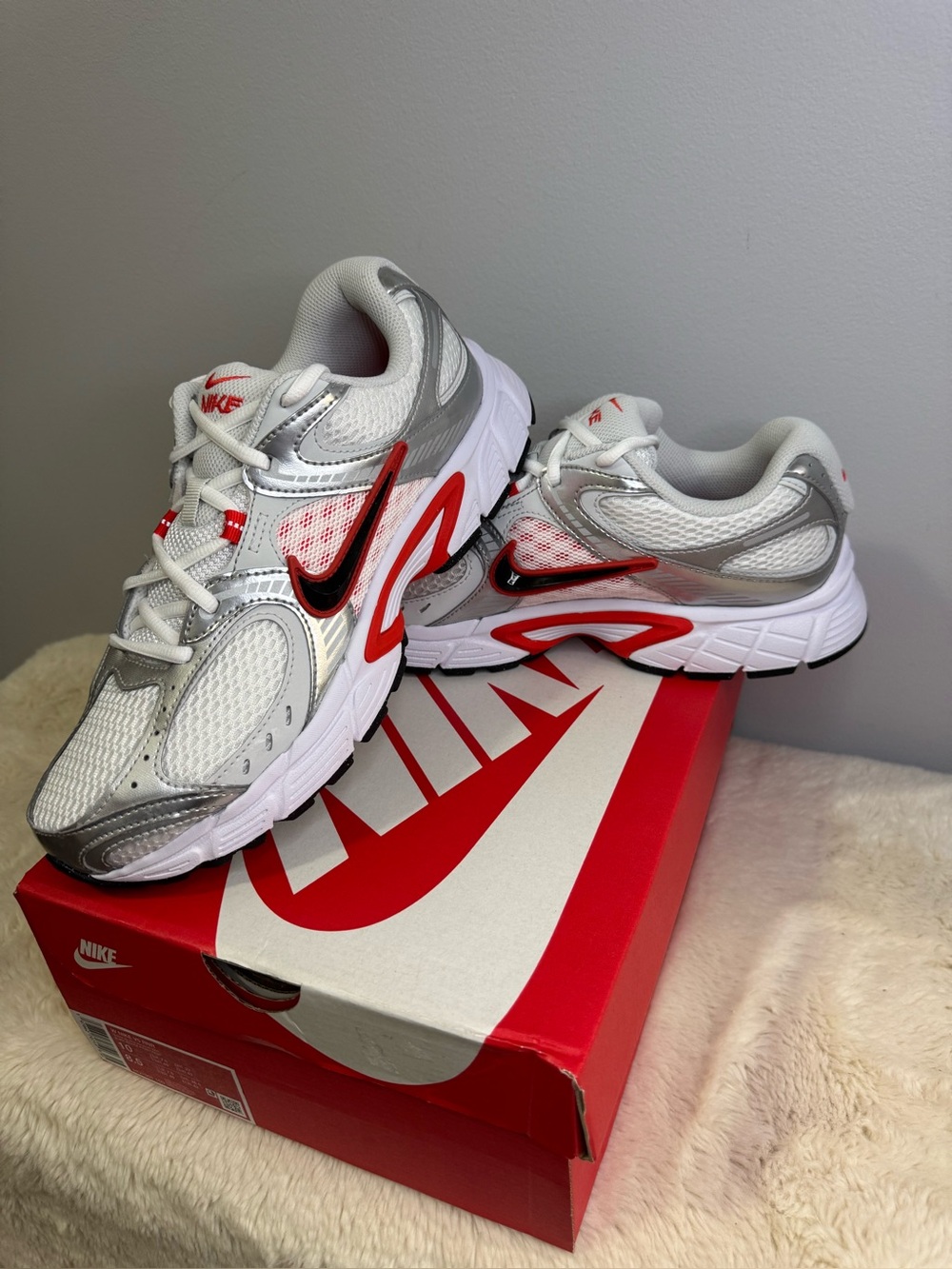 New in Box - Women’s Nike V5 RNR
